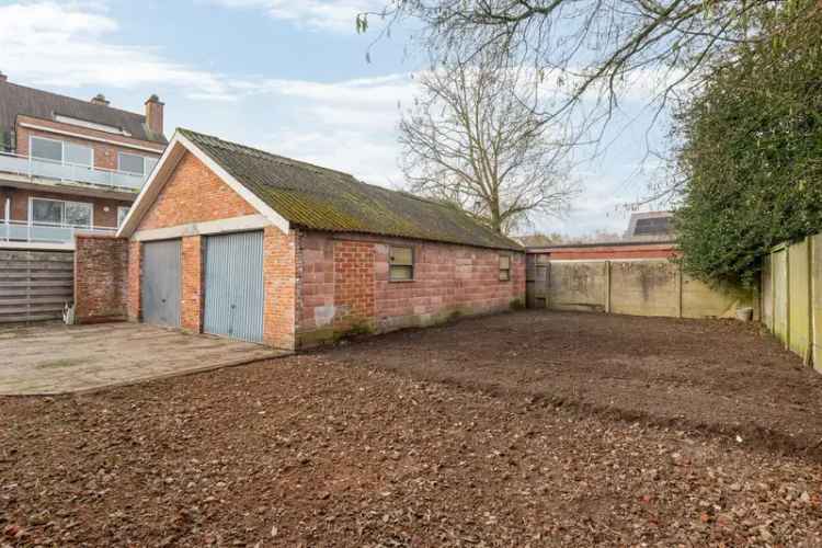 Te koop deels gerenoveerde woning in Beerse met tuin en dubbele garage