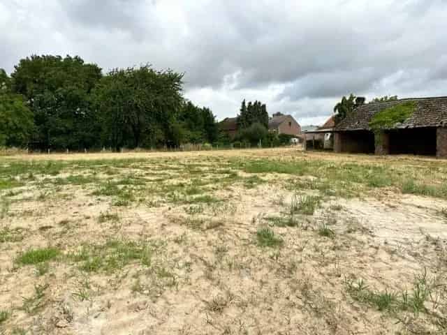 Bouwgrond 33m breedte 1654m2