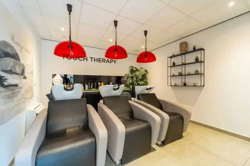 UITSTEKENDE OPBRENGSTENEIGENDOM - MODERNE COMMERCIËLE HANDELSRUIMTE IN HASSELT MET AUTOSTANDPLAATS EN BERGING EN ENERGIELABEL B