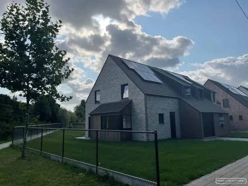 Energiezuinige Nieuwbouwwoning te Huur Moen 4 Slaapkamers