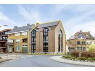 Kantoor te koop Veurne - 7 ruimtes, vergaderzaal, 8 park, EPC A