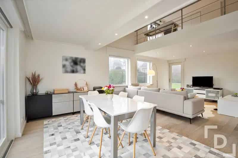Huis te Koop: Instapklare Villa met Tuin en Garage