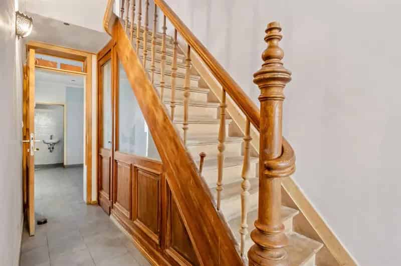 Herenhuis Berchem 9 slaapkamers 2 badkamers renovatieproject