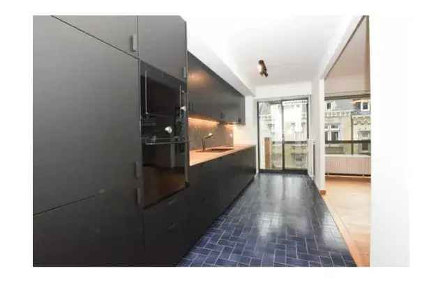 Huur 3 slaapkamer appartement van 150 m² in Liège