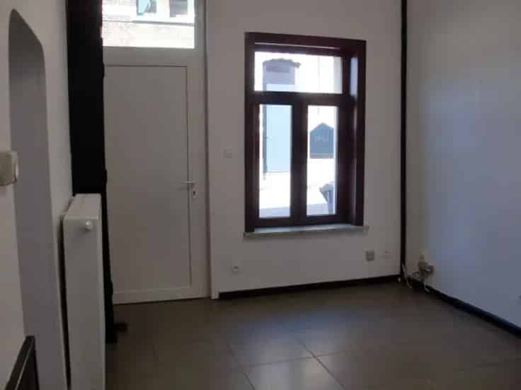 Huis te Koop: 2 slaapkamers, garage, gerenoveerd