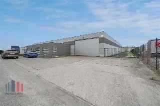 Industrie te Huur Kruisem 2000m² Opslag Kantoren N35 N60