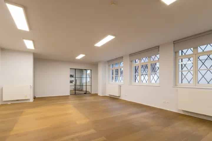 Ruim Kantoor te Huur Etterbeek Nabij Jubelpark en Station Merode