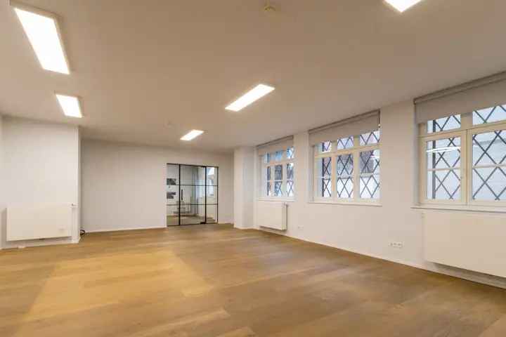 Ruim Kantoor te Huur Etterbeek Nabij Jubelpark en Station Merode