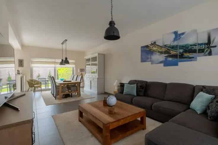 Huis Te Koop: Instapklare woning met tuin en garage