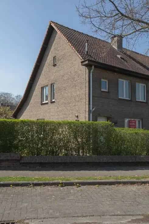 Huis Te Koop: 3 Slaapkamers, Tuin, Op te Knappen