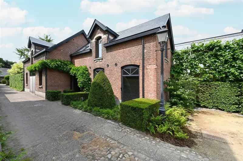 Huis te huur Ekeren: Charmant gerenoveerd koetshuis