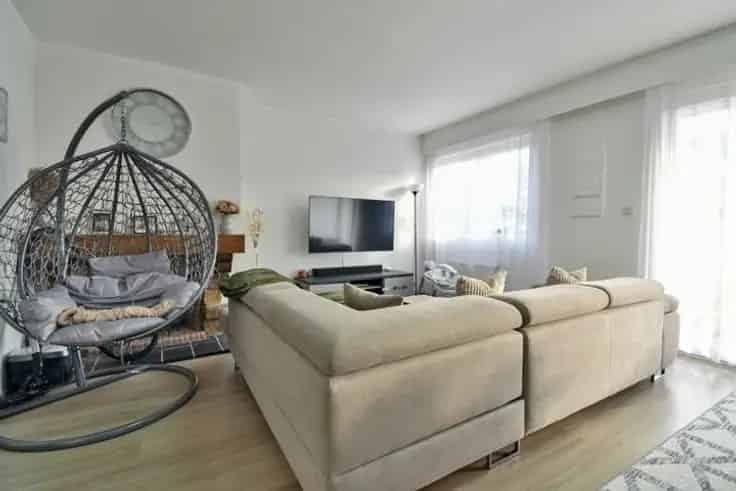 Appartement 80m² te Koop Gerenoveerd 2 slaapkamers Terras