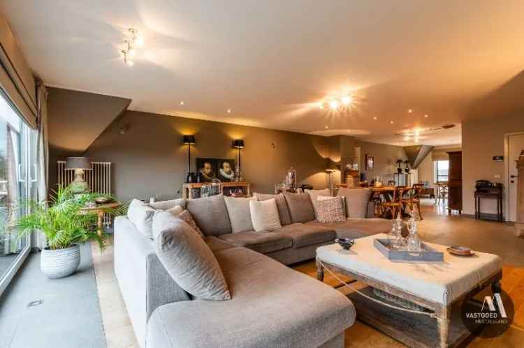 Luxueuze penthouse kopen met 3 slaapkamers en 2 badkamers