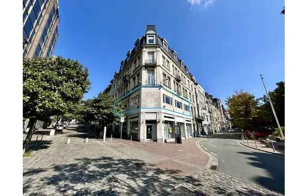 Huur 3 slaapkamer appartement van 185 m² in Charleroi