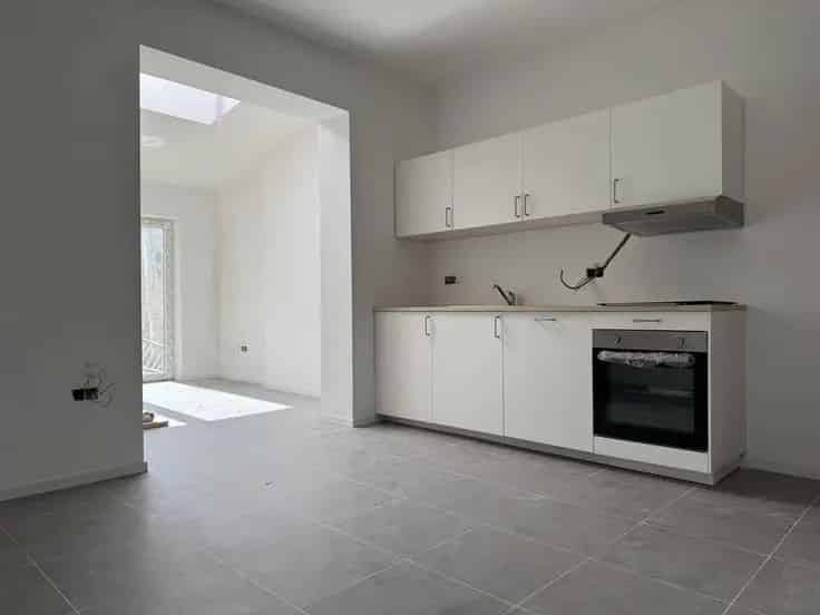 Huis Te Koop: Gerenoveerde woning 80m² met 3 slaapkamers en tuin