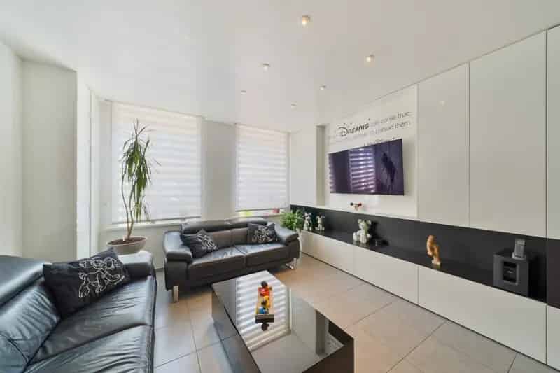 Gerenoveerde woning 3 slaapkamers 2 badkamers ruim dakterras