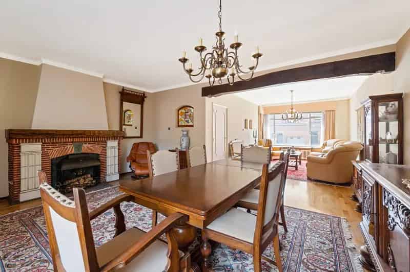 Te renoveren gezinswoning 4 slaapkamers garage tuin 197m²