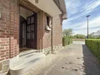 Huis te koop 174m² met garage en tuin te renoveren