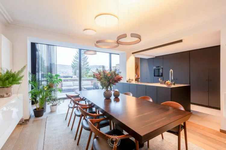 Bel-	 étage 4 slaapkamers eigen lift