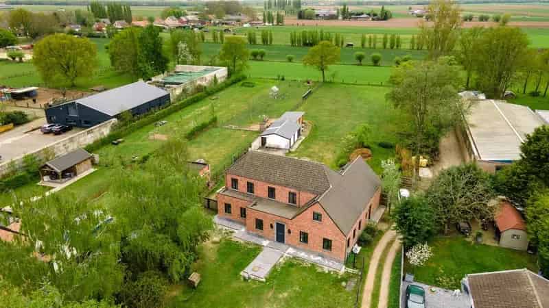 Grote gerenoveerde villa 4279m2 Hoevenen