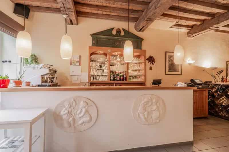 Handelshuis met Restaurant en Woonst te Korenmarkt