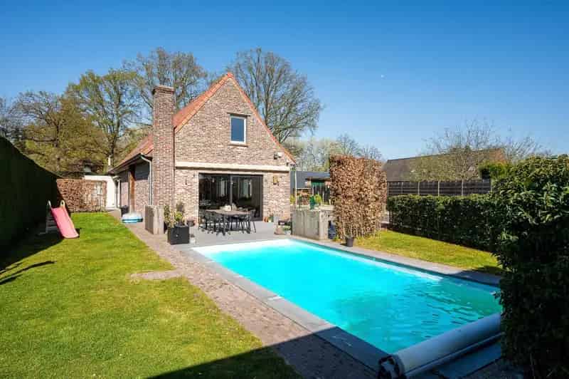 Geringeerde hoeve te Landegem Deinze