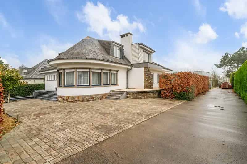 6 Slaapkamers Villa met Tuin en Loods