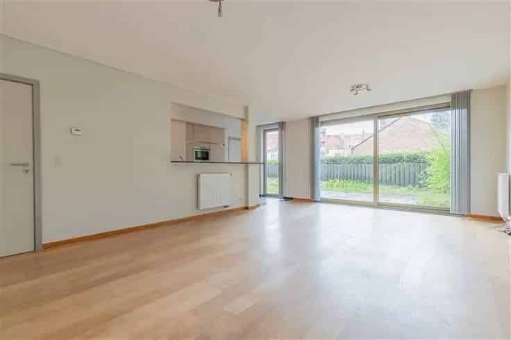 Lichtrijk gelijkvloersappartement te Schaarbeek 77m² 1 slaapkamer