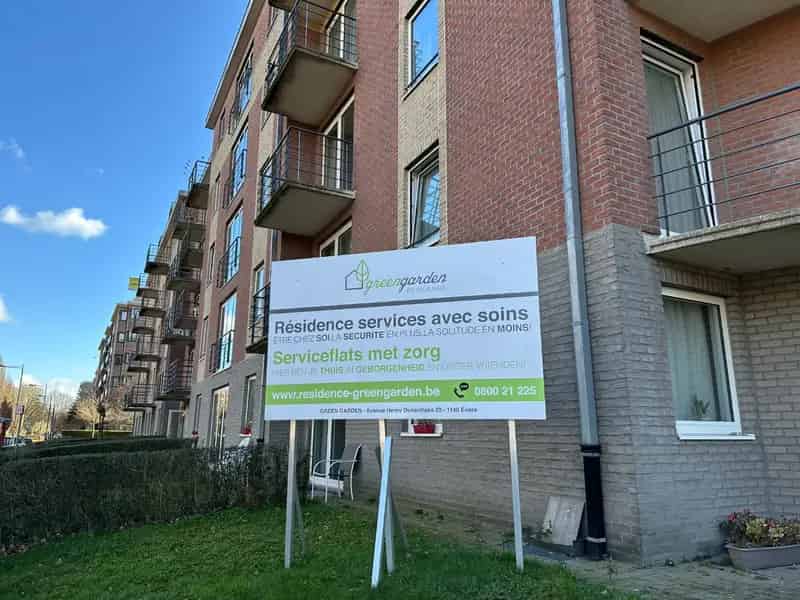 Serviceflat 1 Slaapkamer Terras Parking Brussel
