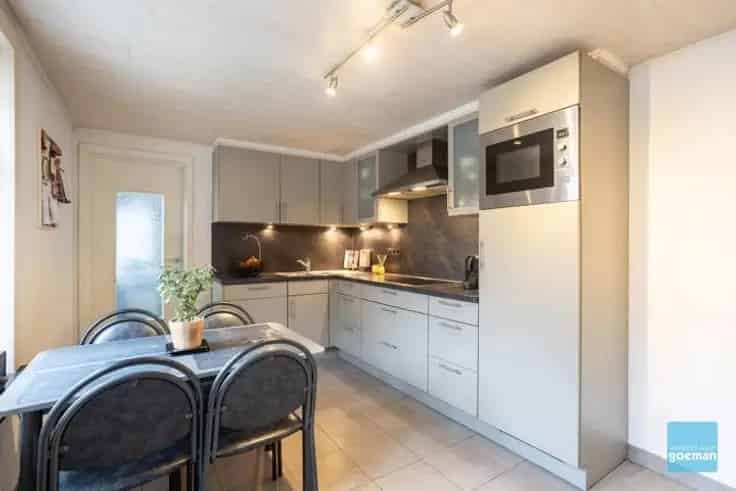 Huis Te Koop Berlare: Instapklare Halfopen Bebouwing Met Bijgebouw