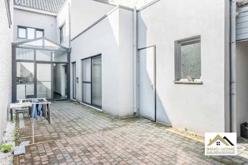 Kantoor te Koop Lokeren: Gerenoveerd met Authentieke Elementen