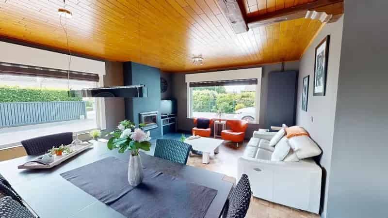 Gerenoveerde woning met bijgebouw te koop