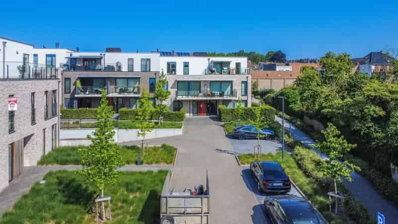 Penthouse te Lembeek 2 slaapkamers terras binnenstaanplaats