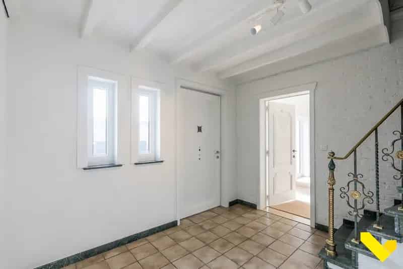 Gerenoveerde Open Bebouwing 3 Slaapkamers Ruime Tuin