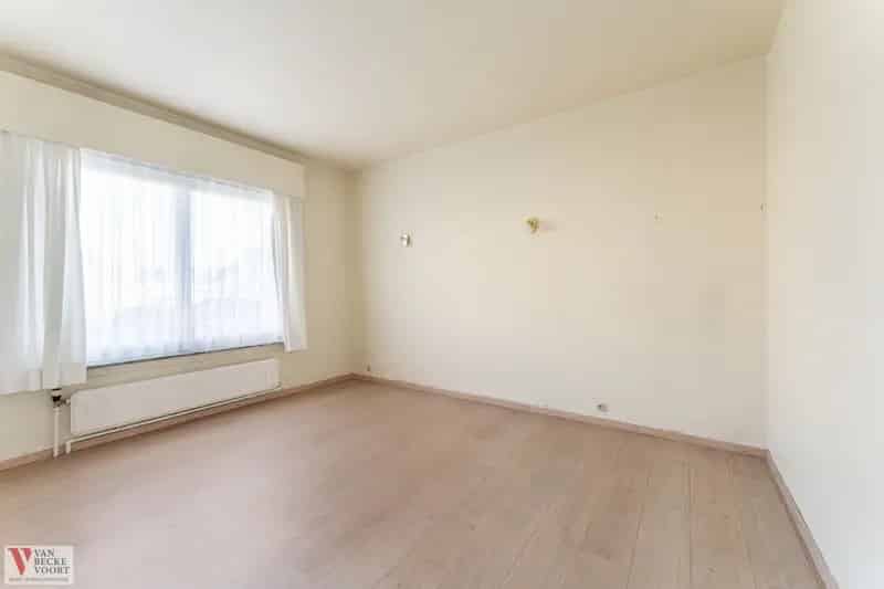 Halfopen gezinswoning te koop