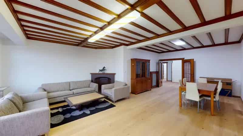 Antwerpen Stadspark: Ruim 2 Slaapkamer Appartement te Koop
