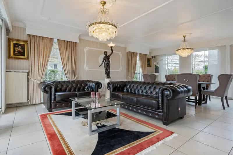 Villa 3 slaapkamers 2101m² praktijk ruimte thuis