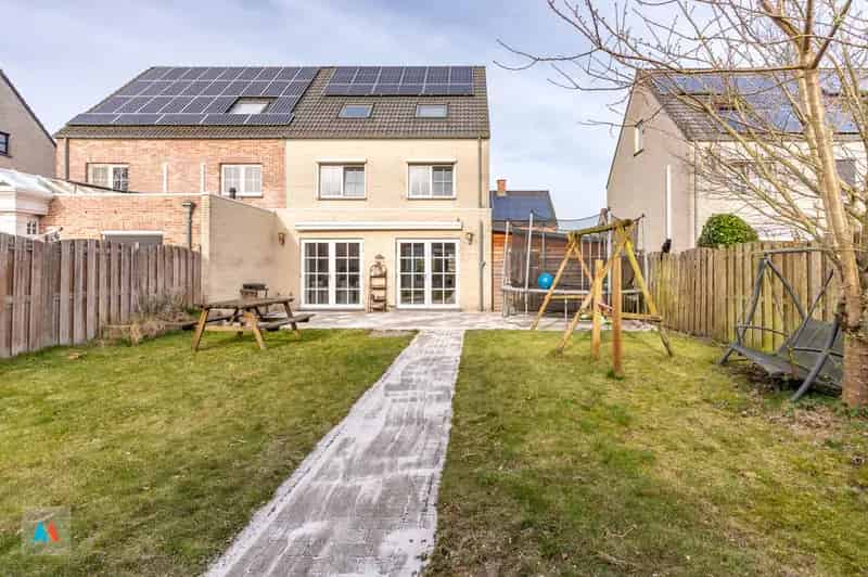 Huis te huur Hoogstraten: Gezinswoning met tuin en carport