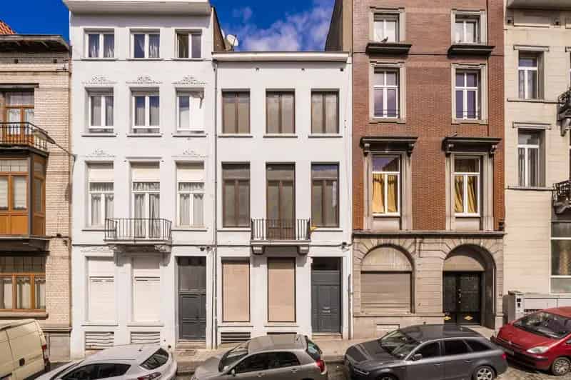 Ruime Te Renoveren Woning 320m2 Met Stadstuin Schaarbeek