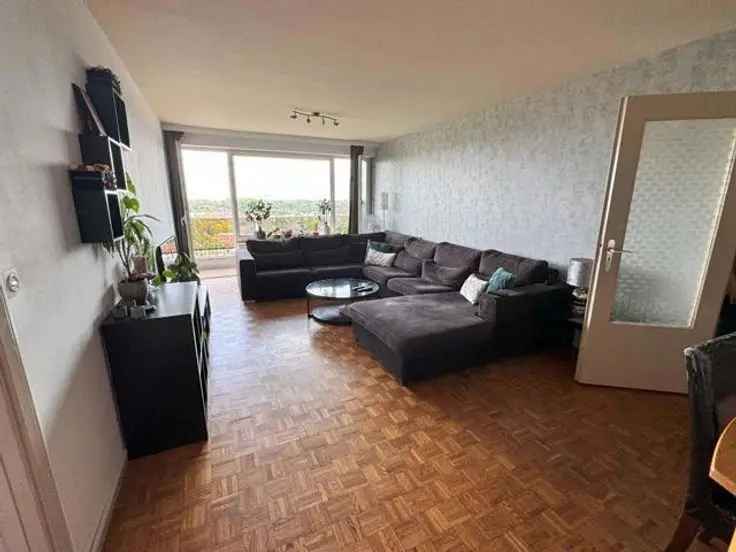 Te koop appartement met 2 slaapkamers en terras in Koningin Fabiolapark