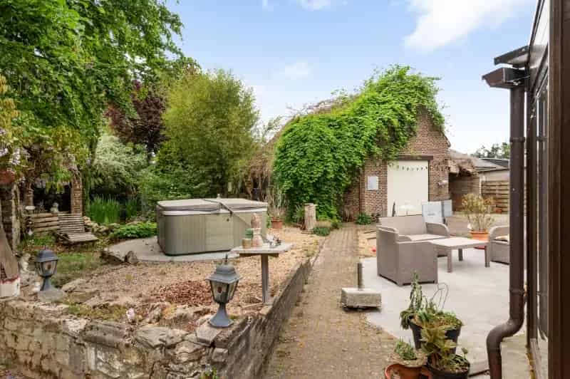 Huis te huur Nijvel: Karaktervol Landhuis met Tuin en Garage