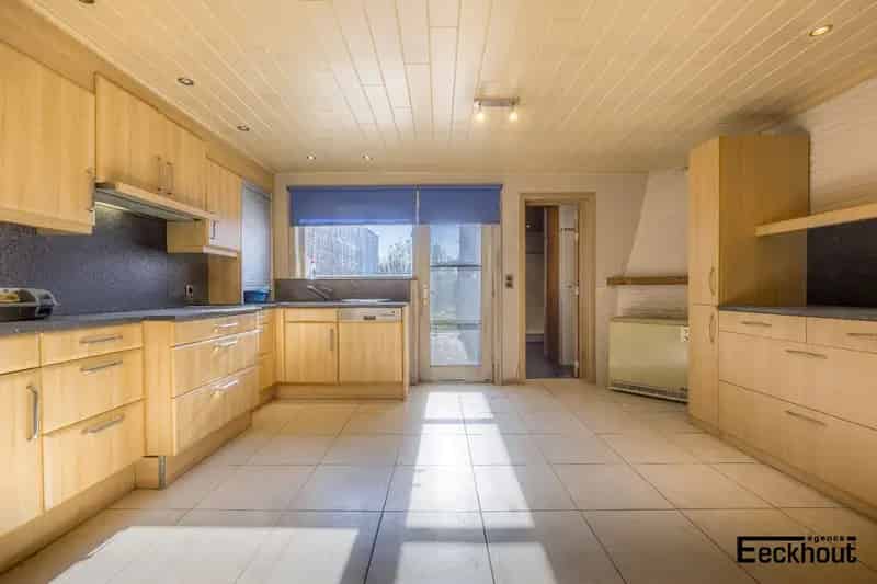Huis te huur te renoveren Oostende diepe tuin