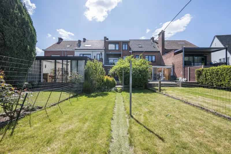 Huis te huur Zwijndrecht: Ruime gezinswoning met garage en tuin