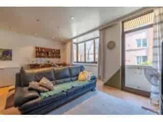Huis Gemengd Gebruik Evere 2 Appartementen te Renoveren