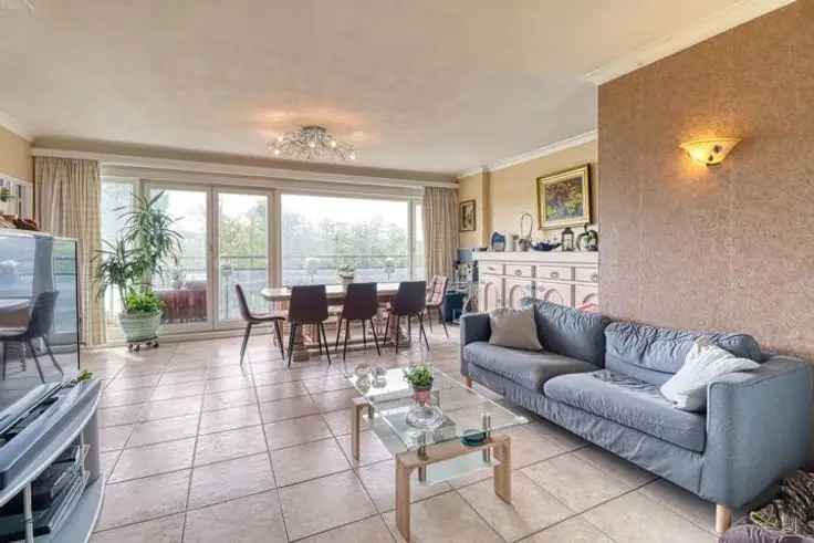 Appartement te koop in Marius Renard met terras en 3 slaapkamers