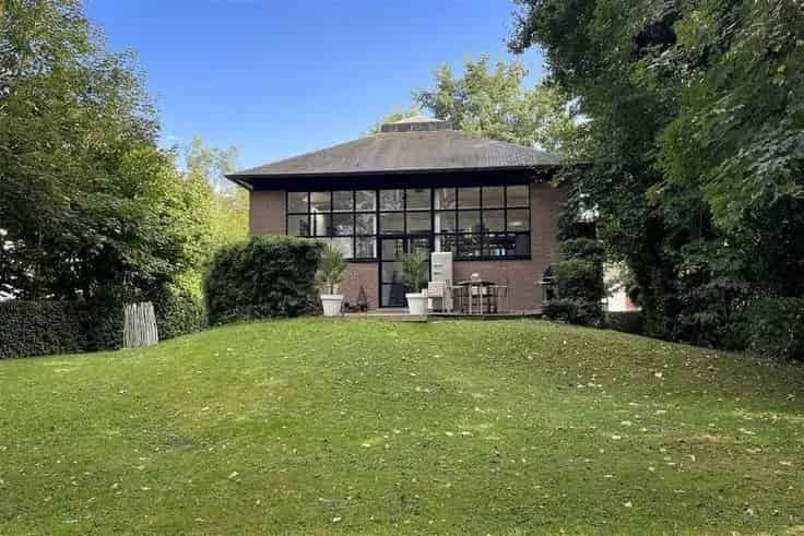 Villa te Koop Sterrebos: Uniek Design & Comfortabel Wonen