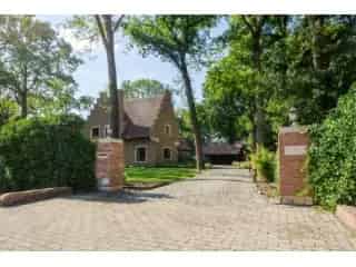 Vrijstaande Villa te Oud Turnhout 3311m2 Perceel