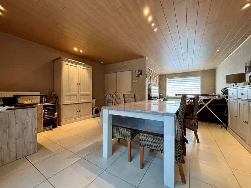 Lichtrijke woning met 4 slaapkamers en dubbele garage in Kuurne!