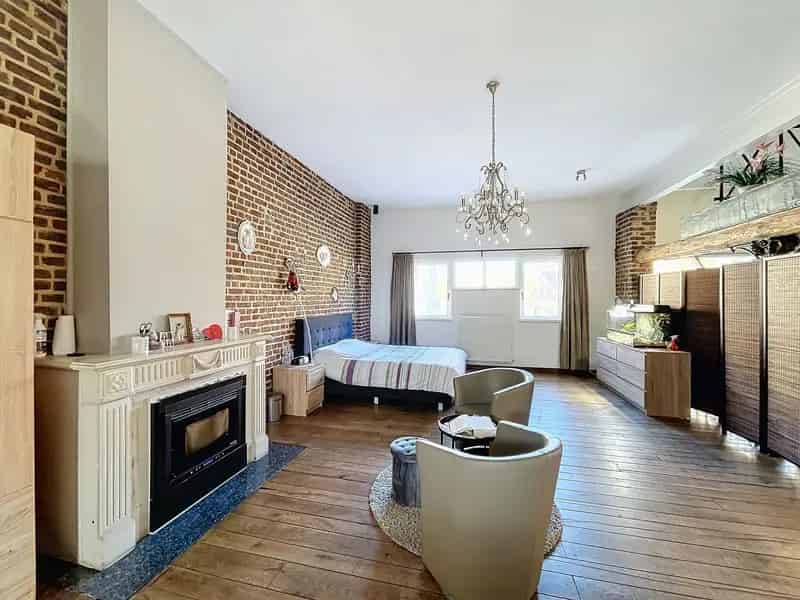 VEELZIJDIGE WONING MET TERRAS EN TUIN