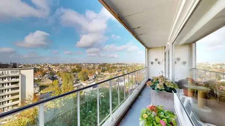 Te koop appartement met 3 slaapkamers en terras in Woluwe-Saint-Pierre